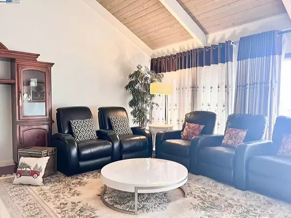 El Sobrante, CA 94803,211 Amend Ct