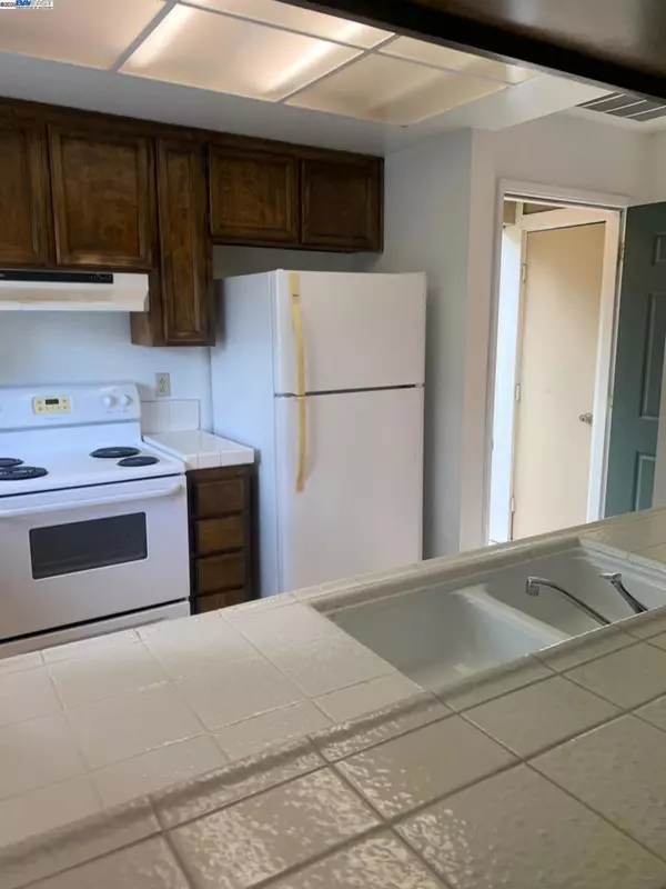 Hayward, CA 94542,2485 Saint Helena Dr. ##3