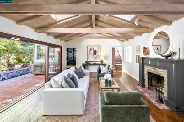 Orinda, CA 94563,4 Greenwood Ct