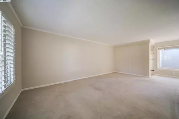 Walnut Creek, CA 94595,1221 Oakmont Drive #2
