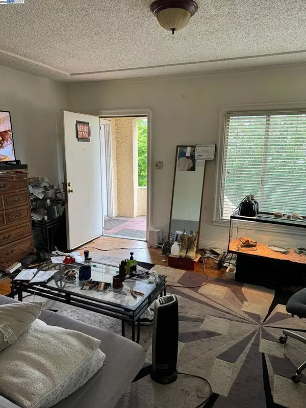 Oakland, CA 94601,2123 High St