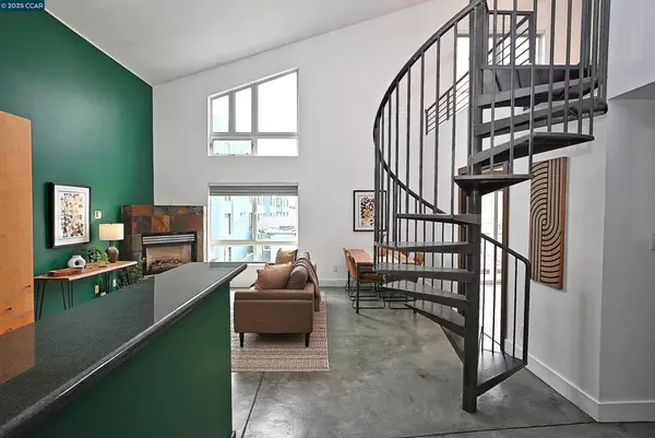 Oakland, CA 94607,675 8Th Street #15