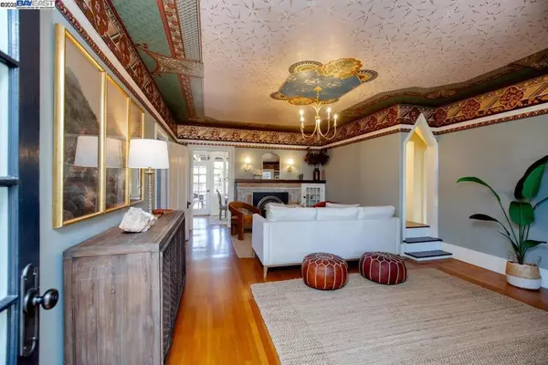 Alameda, CA 94501,1238 Versailles Ave