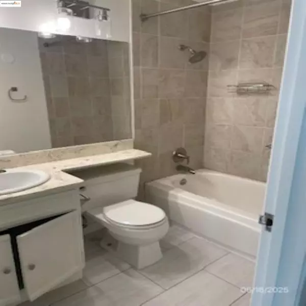 Oakland, CA 94610,398 Adams St #204