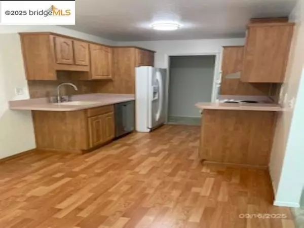 Oakland, CA 94610,398 Adams St #204