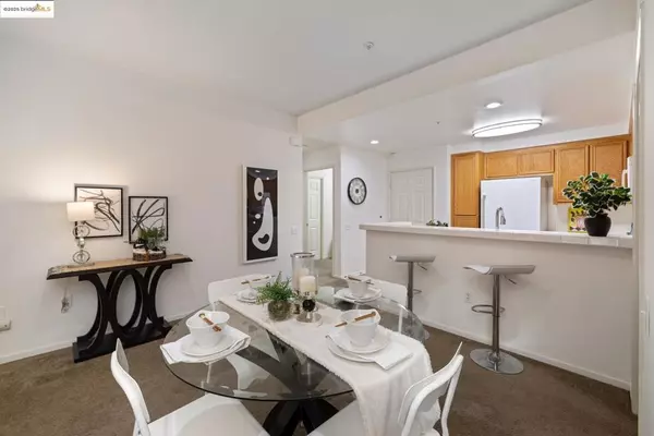 Oakland, CA 94618,240 Caldecott Ln #208