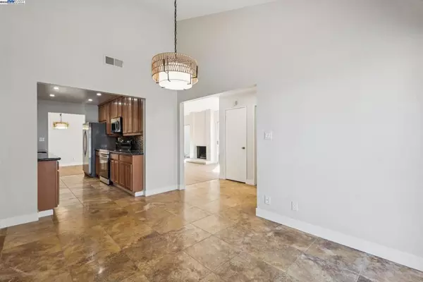 Alameda, CA 94502,1042 Mangrove Ln