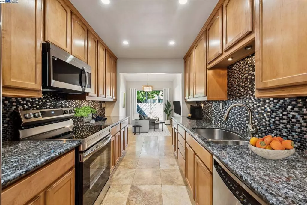 Alameda, CA 94502,1042 Mangrove Ln