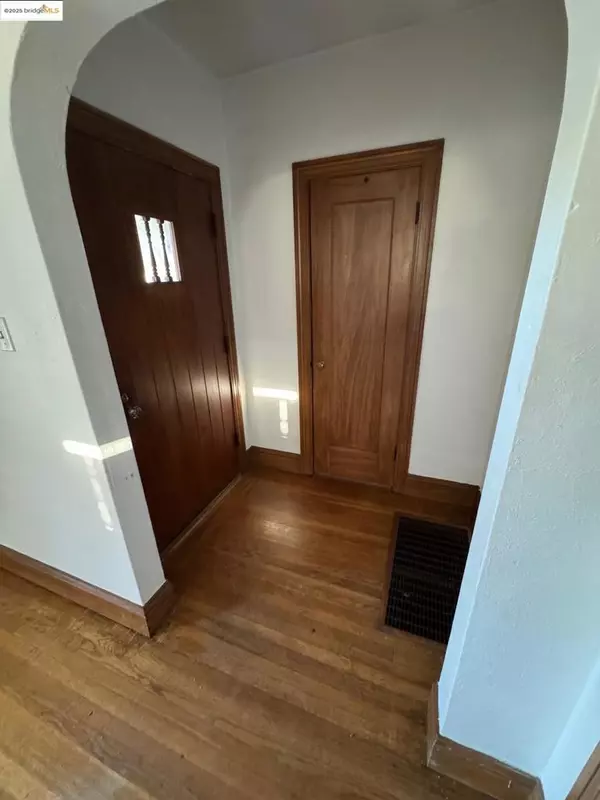 Albany, CA 94706,1252 Portland Ave