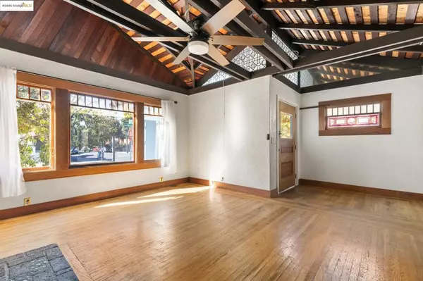 Oakland, CA 94609,4430 Webster St