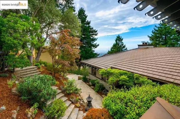 25 Dartmouth Dr, Berkeley, CA 94705