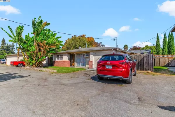 Hayward, CA 94541,823 Blossom Way