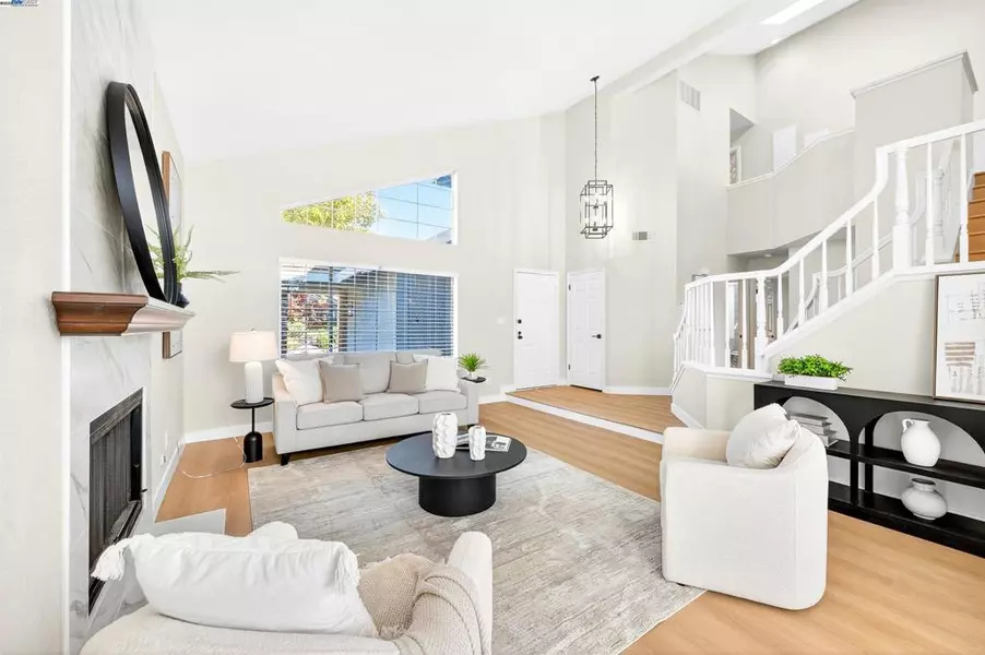 5075 Canyon Crest Dr, San Ramon, CA 94582