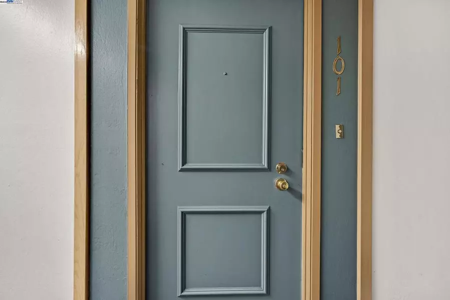 310 N Civic Dr #101, Walnut Creek, CA 94596