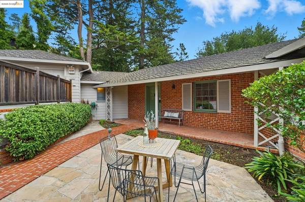 2383 Thackeray Dr, Oakland, CA 94611