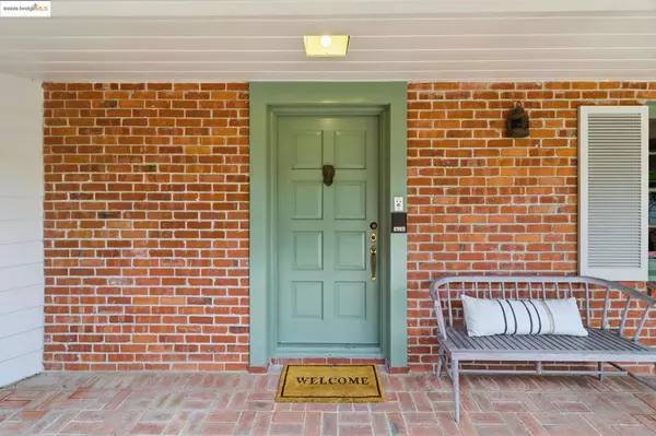 Oakland, CA 94611,2383 Thackeray Dr