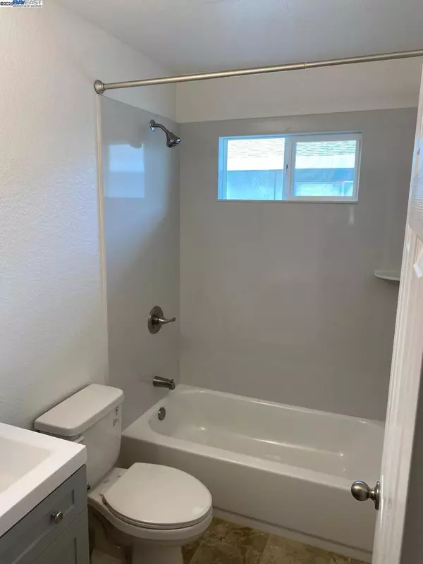 Stockton, CA 95207,4471 La Cresta Way #4