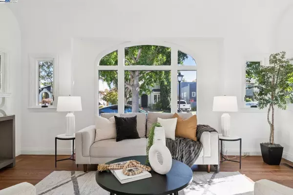 Alameda, CA 94501,1831 Harvard Dr