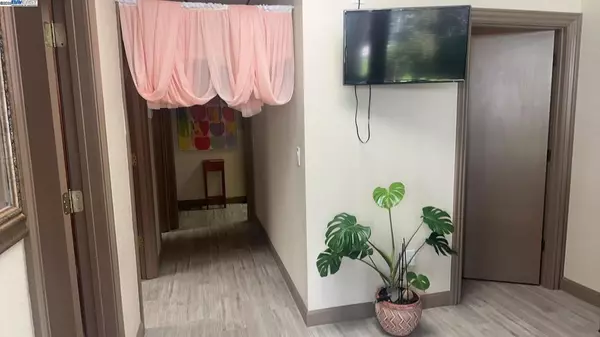 Pleasant Hill, CA 94523,91 Gregory Ln #8