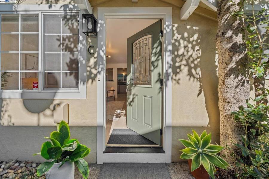 5242 Miles Avenue #C, Oakland, CA 94618