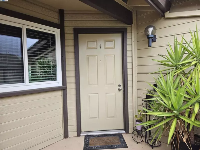3847 Yorkshire St #8, San Leandro, CA 94578