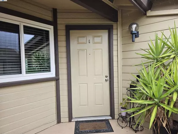 3847 Yorkshire St #8, San Leandro, CA 94578