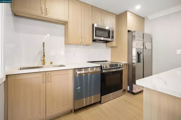 1437 Marchbanks Dr #8, Walnut Creek, CA 94598