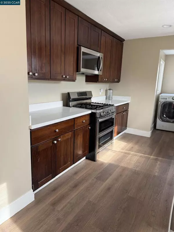 Martinez, CA 94553,2555 Orange St