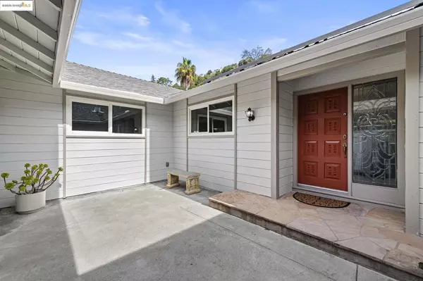 Oakland, CA 94605,8170 Surrey Ln