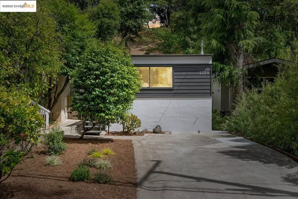 Oakland, CA 94602,4258 Maple Ave