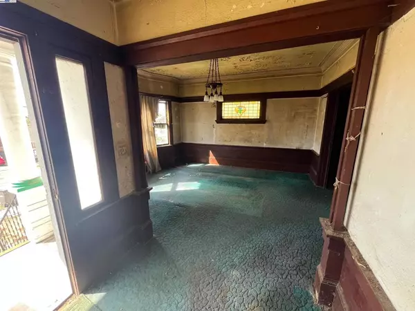 Oakland, CA 94606-4236,2134 E 23rd