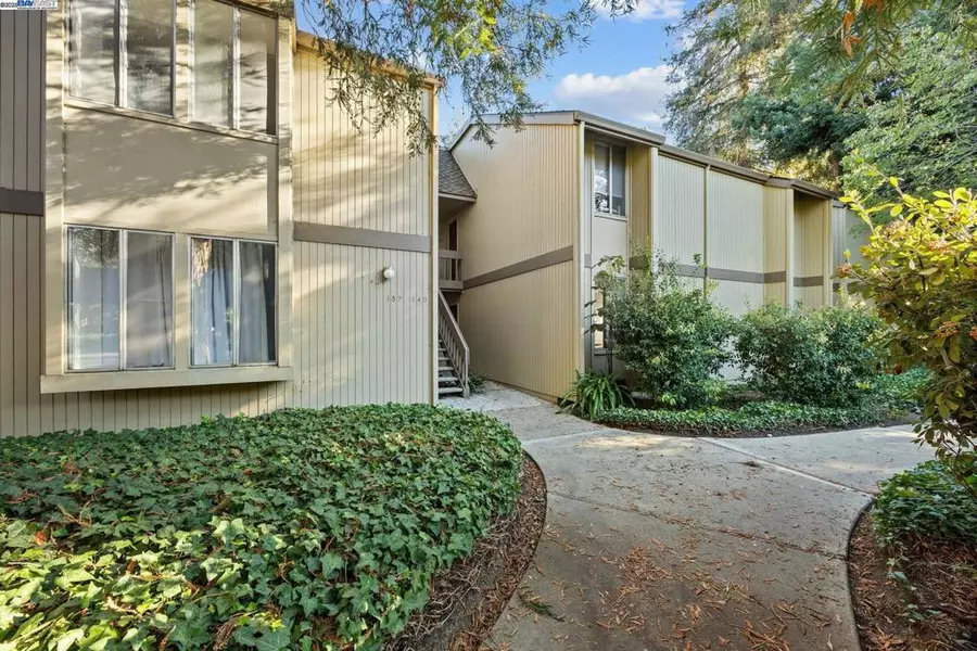 505 Cypress Point Drive #137, Mountain View, CA 94043
