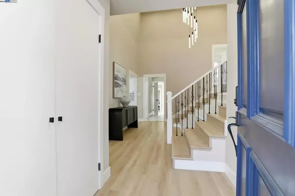 San Jose, CA 95127,10745 Ridgeview Way