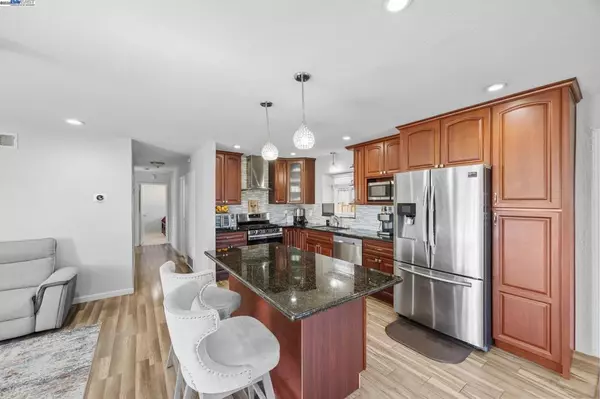 Castro Valley, CA 94546-3341,19695 Bernal St