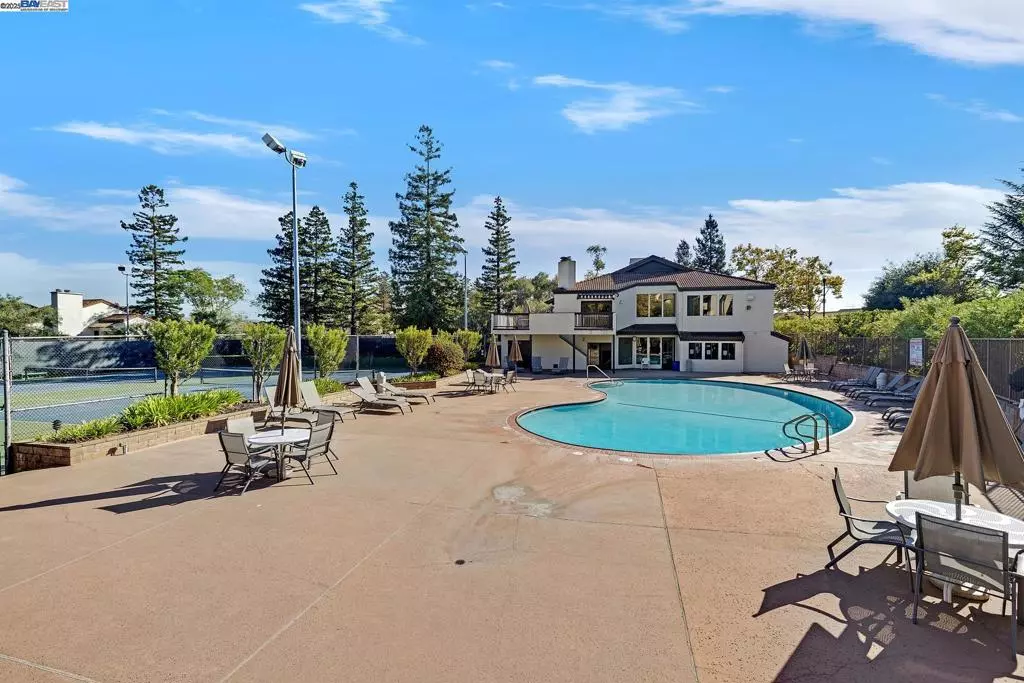 Hayward, CA 94546,21117 Gary Dr #217