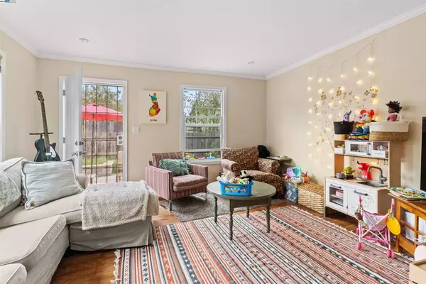 Alameda, CA 94501,1523 Lincoln Ave