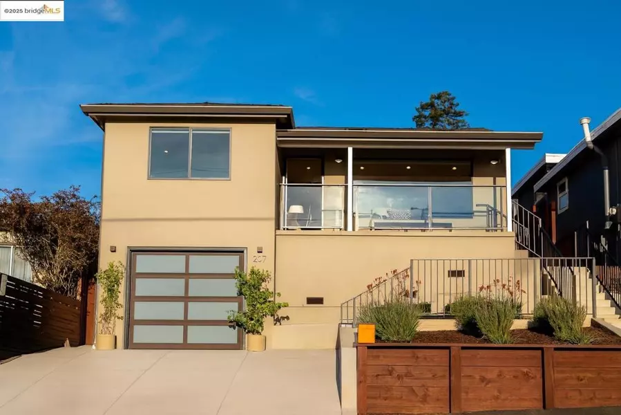 207 Cambridge Ave, Kensington, CA 94708