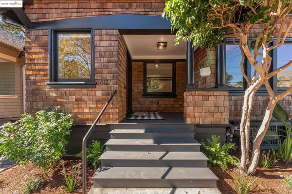 Oakland, CA 94618,6127 Hillegass Ave