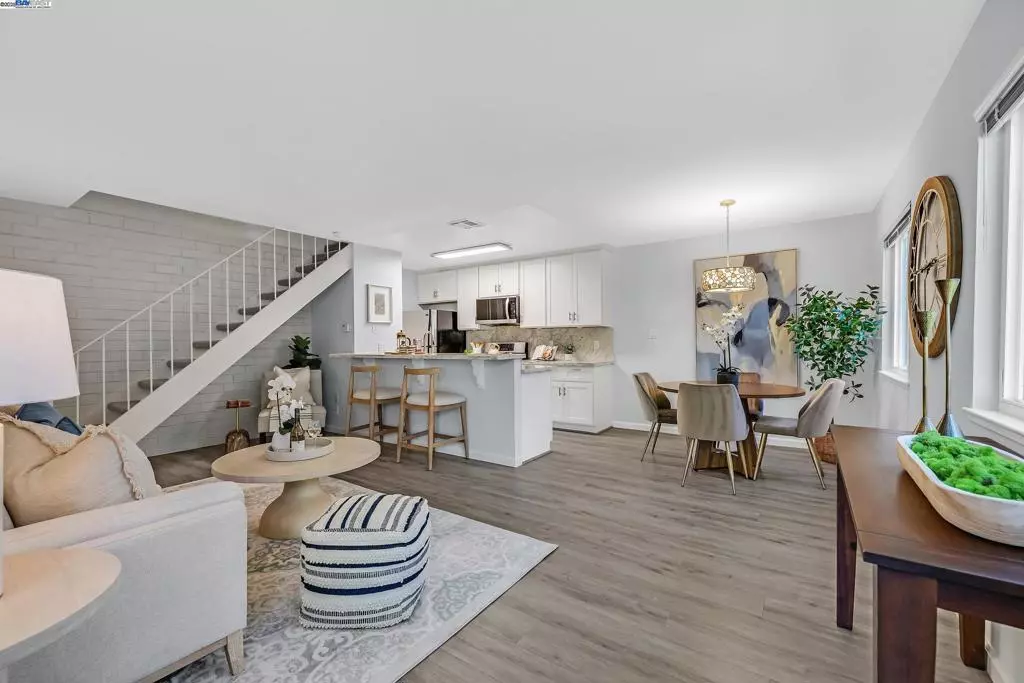 Pleasanton, CA 94588,2207 Segundo Ct #2