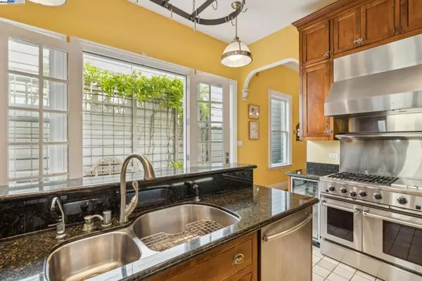 San Francisco, CA 94115,2070 Bush St