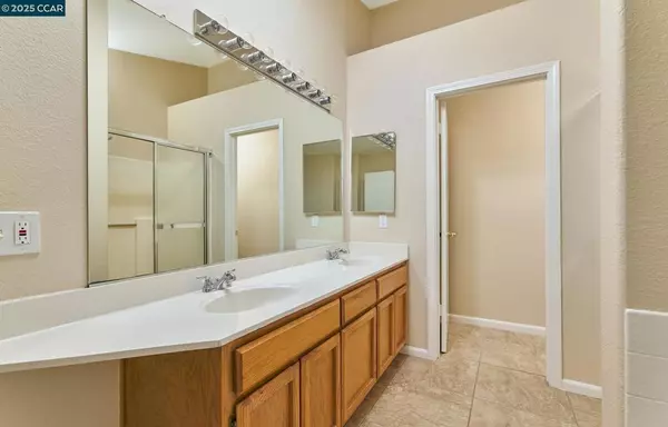 Sacramento, CA 95838,121 Copper Leaf Way