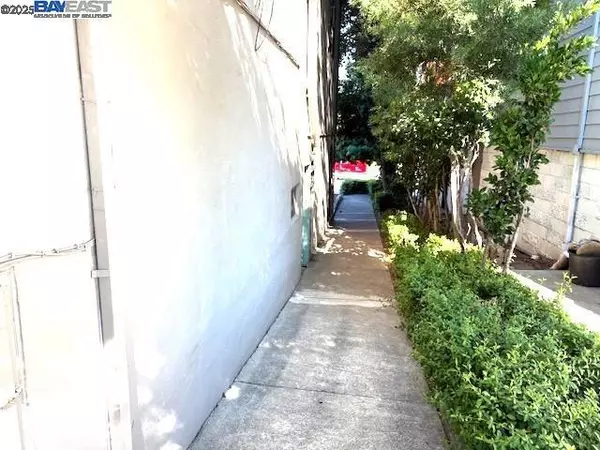 Hayward, CA 94541,22369 Main St