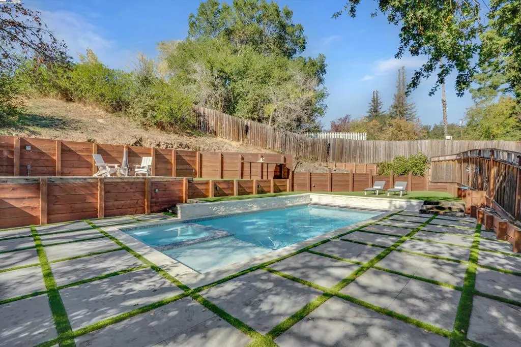 Lafayette, CA 94595,3 Dale Ct