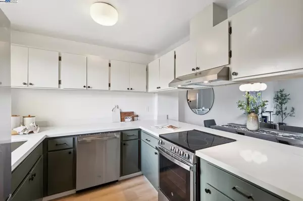 Alameda, CA 94502,3032 Linda Vista