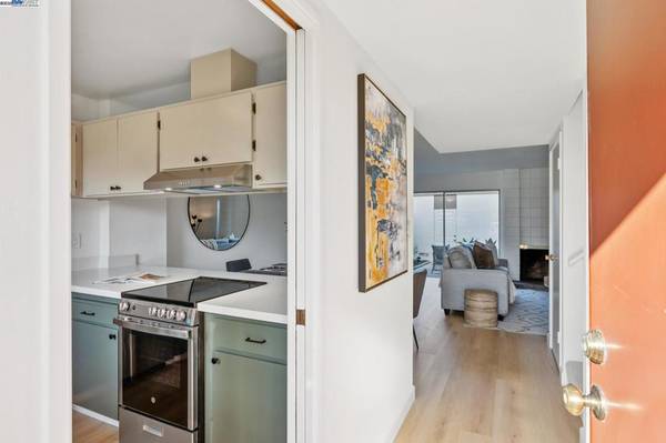 Alameda, CA 94502,3032 Linda Vista