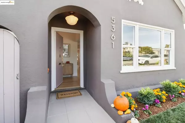 Oakland, CA 94618,5361 Thomas Ave