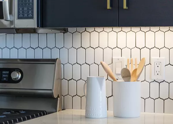 Oakland, CA 94607,222 Broadway #712