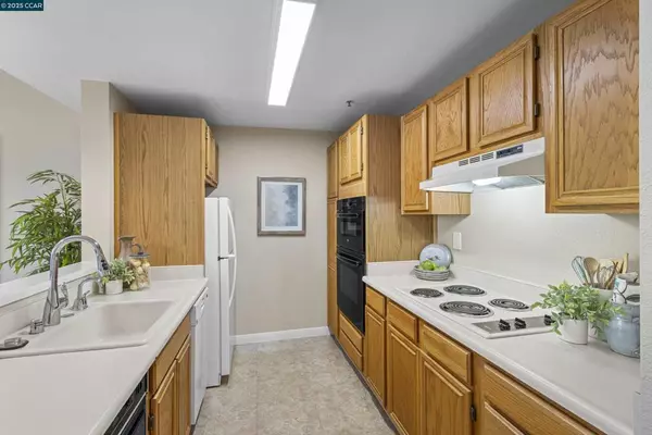 Walnut Creek, CA 94595,1840 Tice Creek Dr #2305