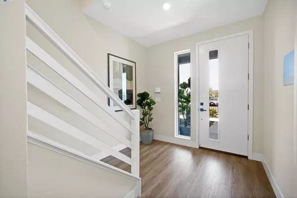 Alameda, CA 94501,2256 Stanford Street