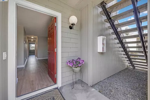 San Leandro, CA 94578,394 Caliente Dr